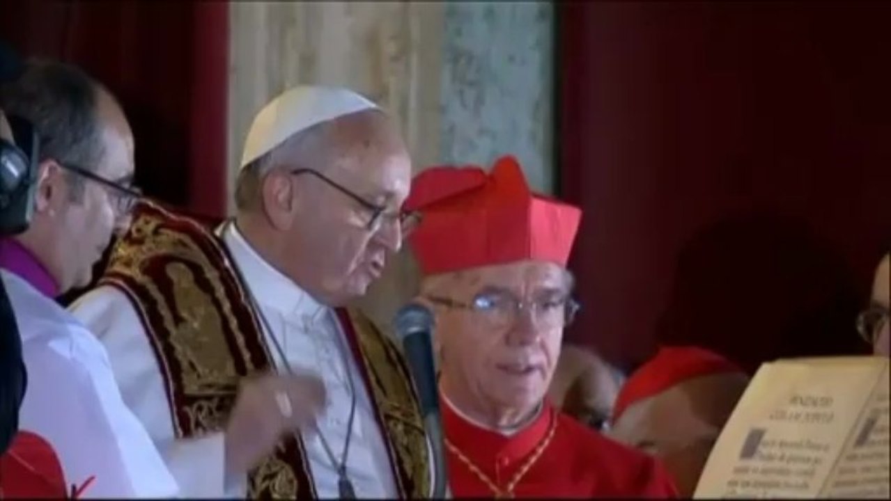 Le nouveau pape François Ier s'adresse aux fidèles du Vatican