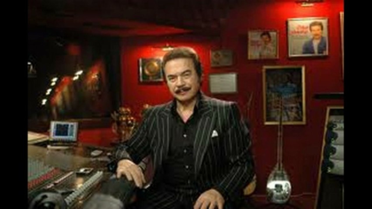 SANKİ SEVECEKMİŞ GİBİSİN (Orhan GENCEBAY )