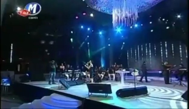 ŞEVVAL SAM £££ Yağmurun Sesine Bak