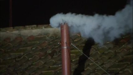 Raw: White smoke signals new Pope