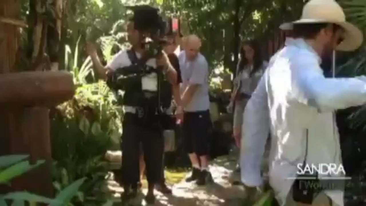 Sandra Echeverría ensayando en la película  La Guía de Turistas
