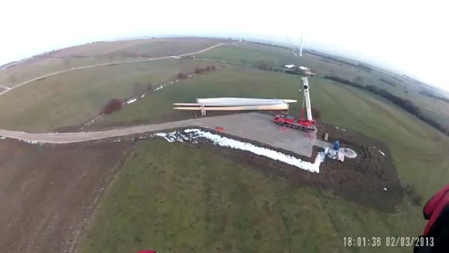 Vol en paramoteur au-dessus des eoliennes de Dehlingen, assemblé avec des grues TEREX-DEMAG