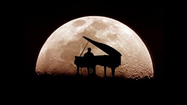 Serenade a la Lune (Moonlight Sonata) Ludwig Van Beethoven.Piano Rendition by Patrick Stafford (Odaiba,Japan March 2013th)Studio Six.