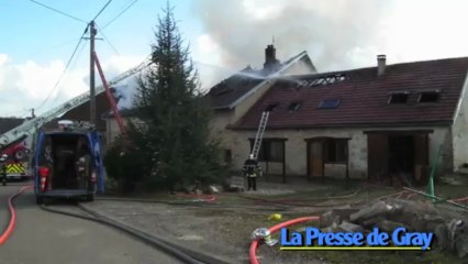 Une maison détruite par le feu à Frettes