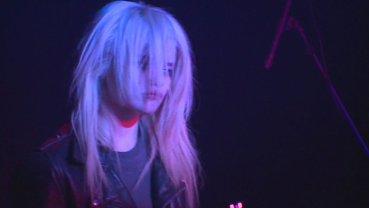 Sky Ferreira - Ain't Your Right