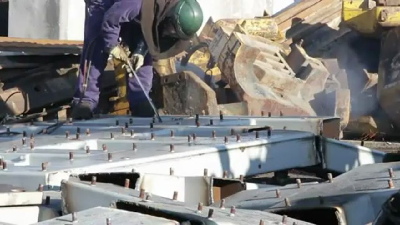 máy dò tìm và phân tích thành phần kim loại, hợp kim, quặng