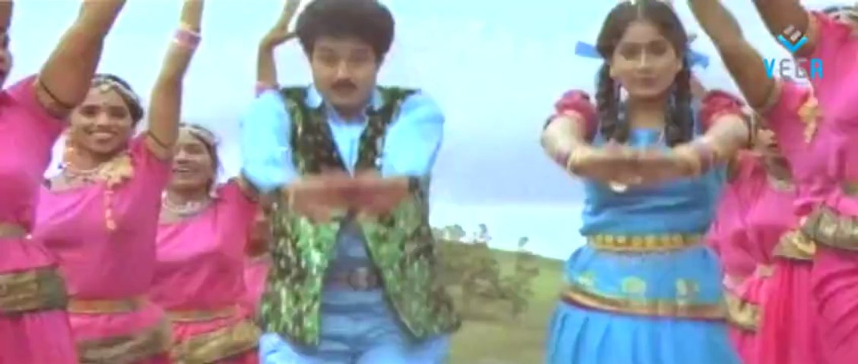 Muthyala Pandirilo Muripala Sandhadilo Video Song - Muddula Menalludu