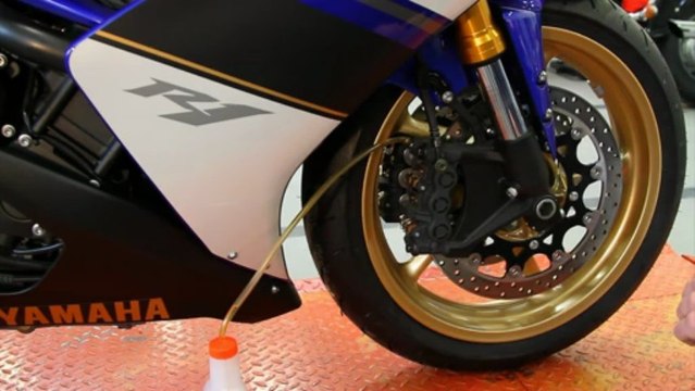 Purger les freins de sa moto - Moto Revue