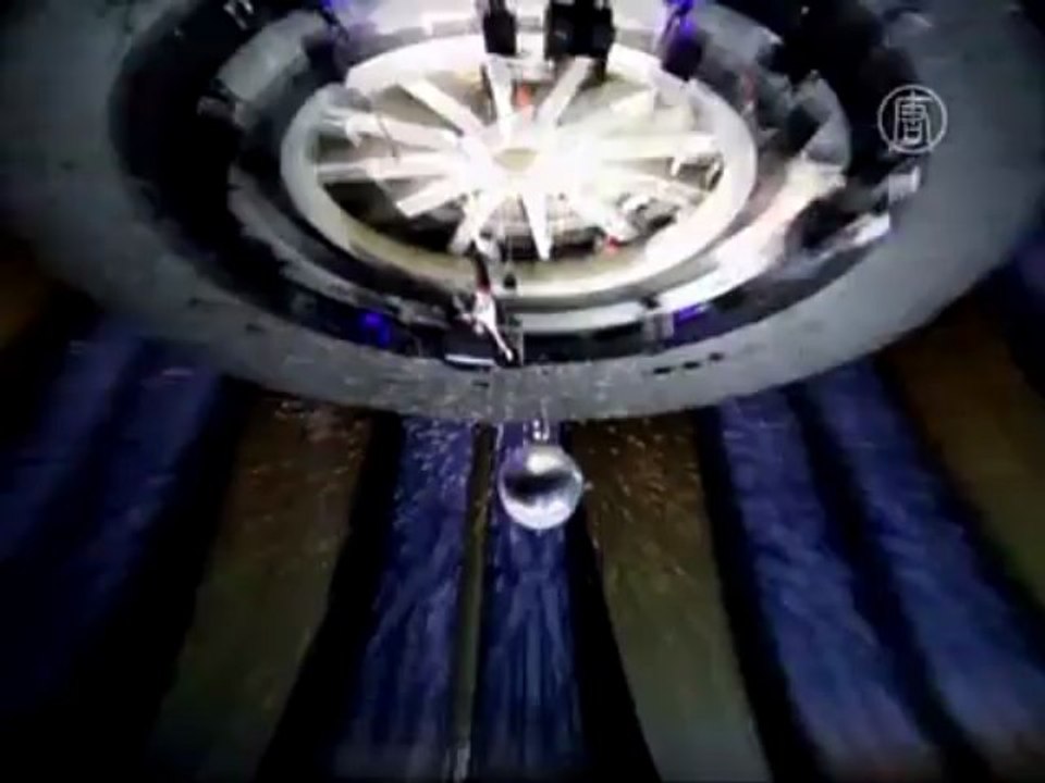 Москва: акробат упал на манеж вниз головой