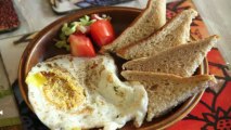 Fried Egg - Easy and Quick Egg Recipe by Annuradha Toshniwal [HD]