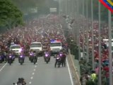 Un mar de pueblo acompaña el traslado del Presidente Hugo Chávez