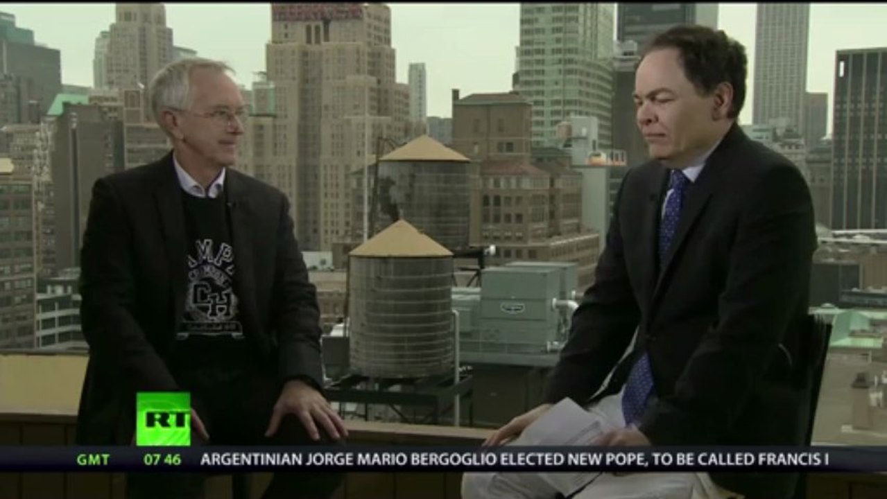 Keiser Report: Banksters Smoke Bellybutton Lint (E418)