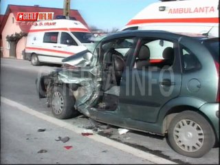 Accident centura Gherla, la Bunesti: un camion a luat in plin un Citroen!
