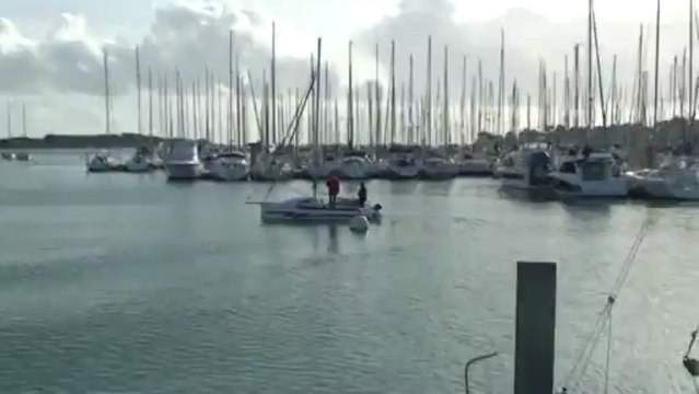 Astus 20.2 - au moteur, flotteurs repliés-