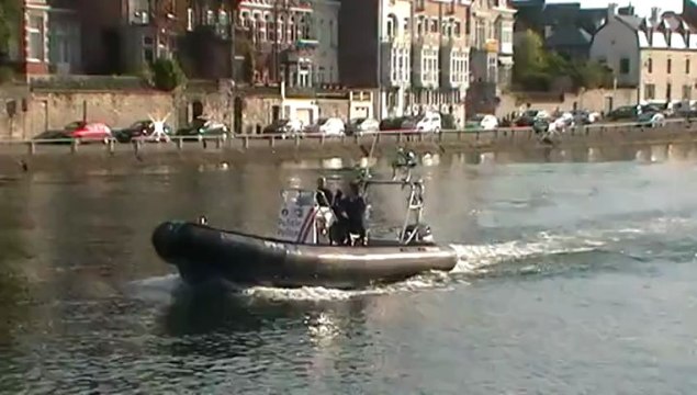 anniversaire Marcos 14: passage d'un zodiac de la police