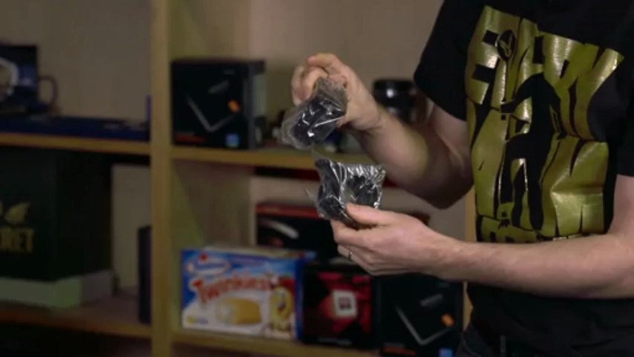 Phobya Balancer 150 Gold Plated Water Cooling Reservoir Unboxing Linus Tech Tips