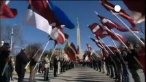 Lettonia: veterani II guerra mondiale in piazza 