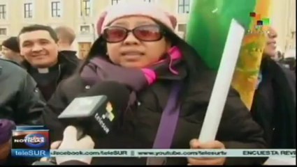 Miles de fieles dan calurosa bienvenida al papa Francisco