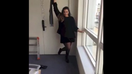 Oriane - Le striptease le plus court du monde !