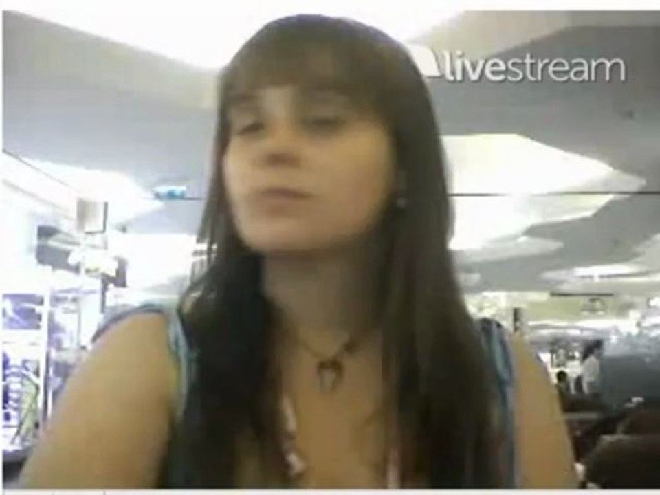 Super Gisele, a Zumbi no Shopping-Twittcam - 2012