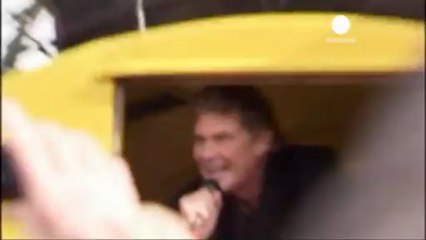 The Hoff tries to keep the Berlin Wall standing
