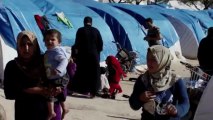 Sírios buscam segurança em campos de refugiados