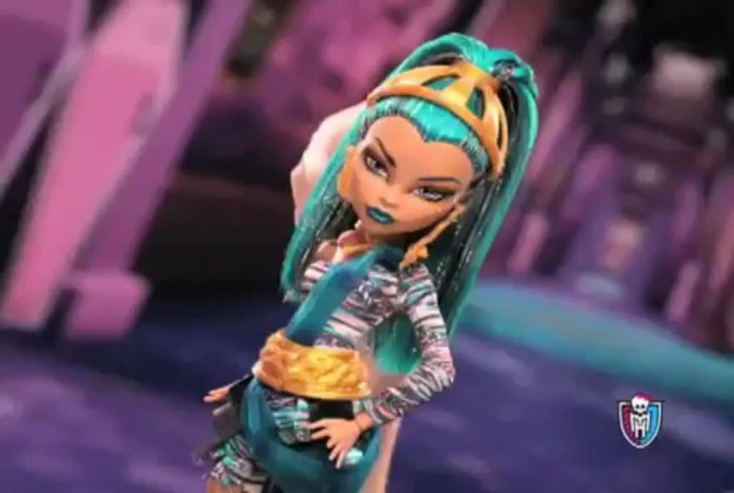 Monster High basic 3 ou campus stroll commercial