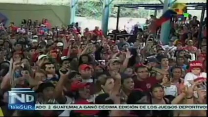 Maduro llama a jóvenes a construir el socialismo con paz