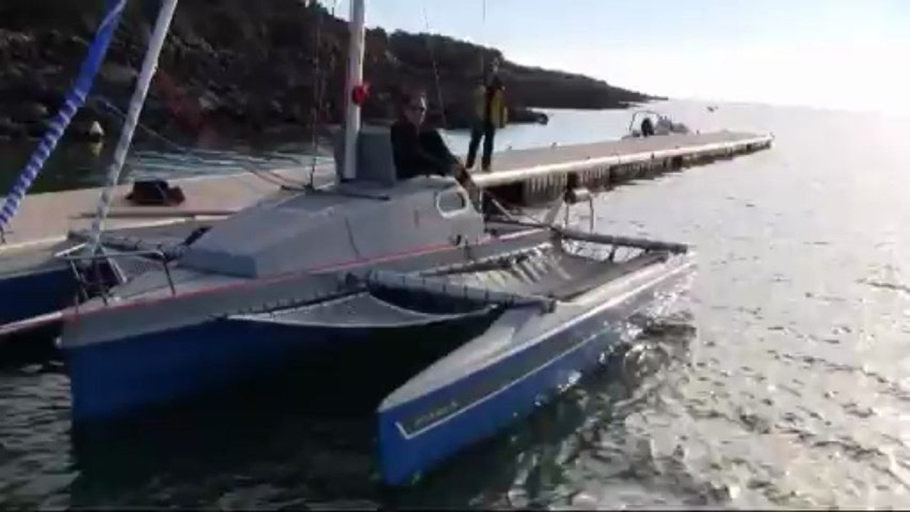 repliage des flotteurs de l'astus 20.2 xl sur l'eau