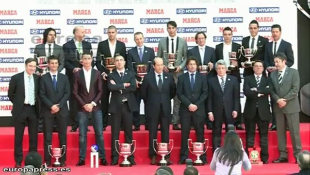 Cristiano Ronaldo recibe premio como mejor jugador