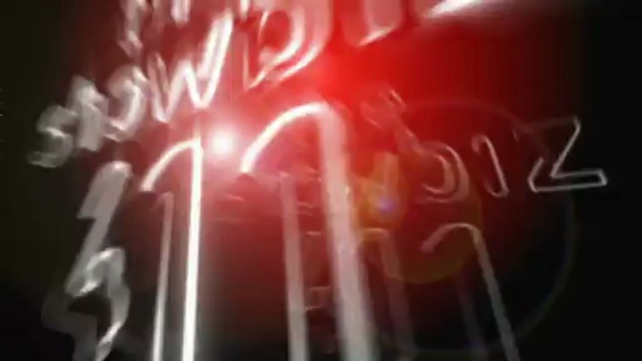 Lindsay Lohan is glitterbombed as she arrives late at court