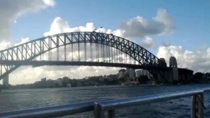 Walk in ferry close to Harbour bridge