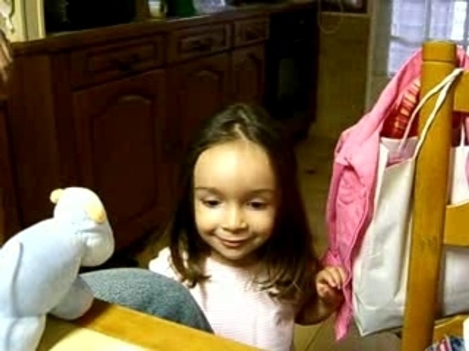 ILONA ANNIVERSAIRE 2ANS joue