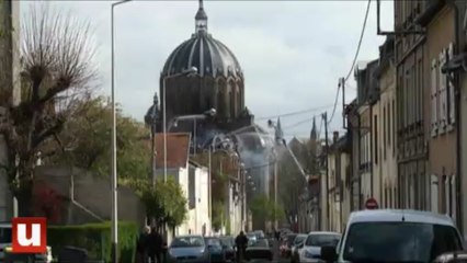 Un dôme de la basilique Sainte-Clotilde ravagé par le feu
