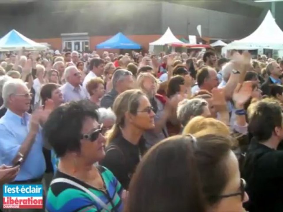 Francis Lalanne fait son show aux Foires de Champagne