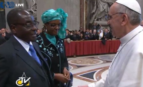 Robert Mugabe rencontre le pape à Rome