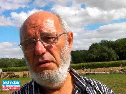 Moiss-batt-cross et battage à l'ancienne à la fête de l'agriculture