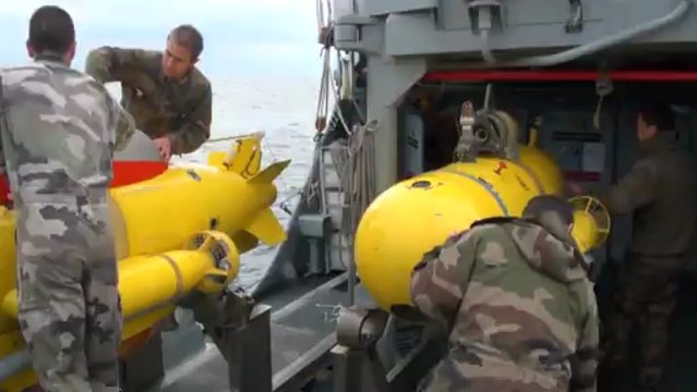 Projection stratégique des chasseurs de mines Sagittaire et Pégase par navire affrété