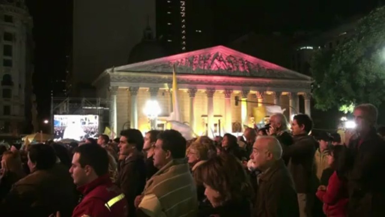 Argentinos fazem vigília e celebram pontificado de Francisco