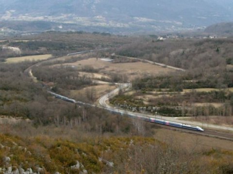 Croisement entre 2 UM de TGV Duplex à Artemare