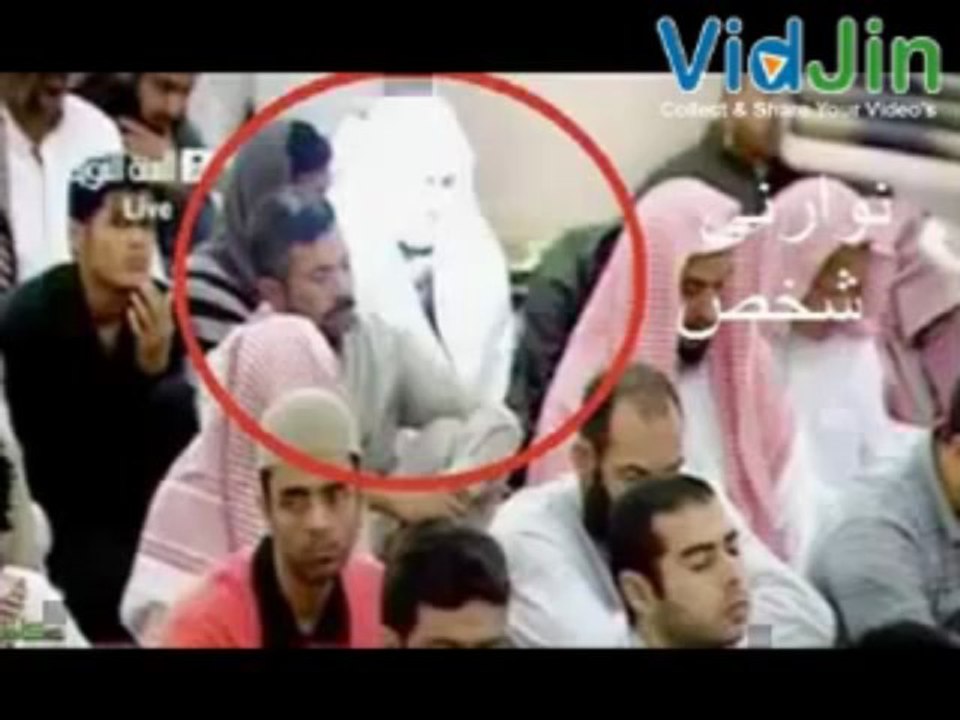 Masjid Nabawi S.W - مسجدنبوی-میں نماز جمعہ کے خطبہ کے دوران نوارنی شخص نظرآ رہا ہے