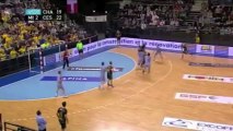 Le gardien de Cesson-Rennes Yann Genty réalise un pastis lors de la 18e journée de D1 de handball face à Chambéry