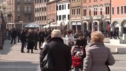 CRISI, VACANZE MORDI E FUGGI