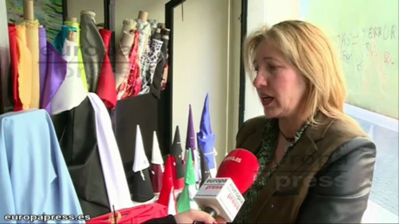Vende telas de "todas" las cofradías de Mérida