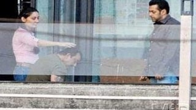 Salman Khan meets Sanjay Dutt after 1993 Mumbai Blast Verdict