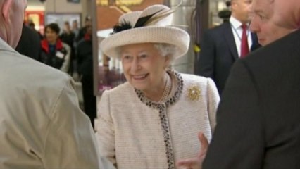 Queen Elizabeth visits London tube station