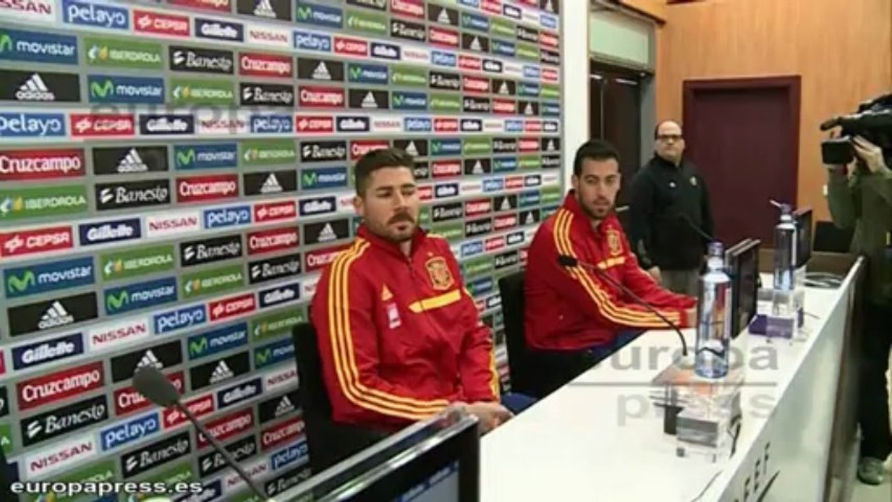 Busquets y Javi García defienden a Del Bosque