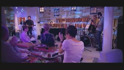 Célien Schneider chante "Better Lie" en live dans "C à vous"