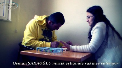 OSMAN SAKAOĞLU MÜZİK EŞLİĞİNDE SINIF İÇİ ETKİNLİKTE SAKİNCE ÇALIŞIYOR ANTALYA