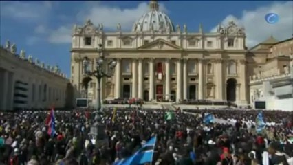 Francisco inaugura su pontificado y dice que el poder del papa es servir a los pobres